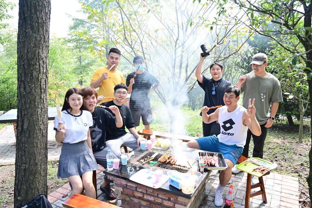 小森林露营基地烧烤，一次亲近自然的味蕾盛宴